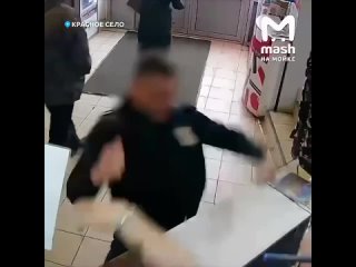 Охранник избил продавца