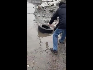 В Кировском районе женщина провалилась в колодец