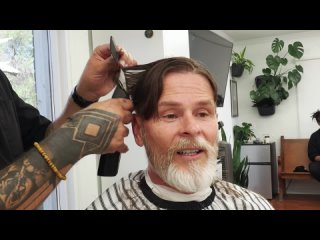 Beardbrand - Dad Shocks Daughter With 1st Haircut in 15 Years