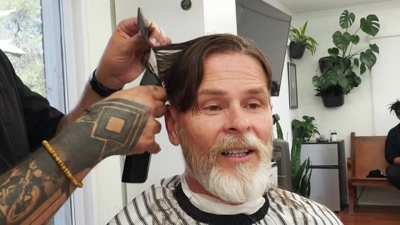 Beardbrand - Dad Shocks Daughter With 1st Haircut in 15 Years