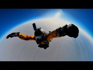 Видео прыжка из стратосферы на Северный полюс