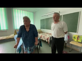 Валентина и Евгений Злыдневы сейчас проживают в ПВР, эвакуировались из Восточного. Супруги вместе 55 лет. Рассказывают, как их в