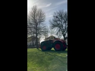 Первый белорусский беспилотный трактор проходит испытания в Бресте
