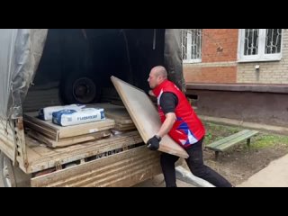 Волонтёры Подмосковья продолжают доставлять стройматериалы жителям, в чьи дома не подавалось тепло в январе