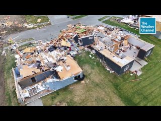 Последствия разрушительного торнадо в Элкхорне (Небраска, США, ).