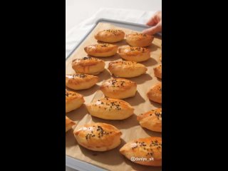 Сегодня на ужин пирожки с сыром фета по-турецки 😋🥰

Т?