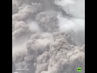 Nueva erupcin del volcn Ruang en Indonesia alcanza  metros