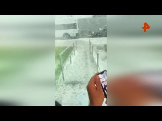 Мощный ливень с градом затопил улицы Нальчика