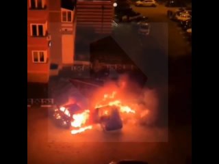 Машины подожгли накануне ночью в соседней Балашихе.