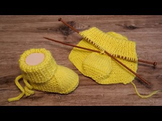 Легкие пинетки на двух спицах  Baby booties knitting pattern