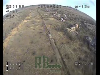 🇷🇺 🇺🇦Útok dvěma FPV drony na tank M1A1 SA Abrams se sadou dynamické ochrany ARAT v avdijivském směru. Ruští piloti prvním dronem