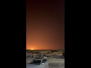 ️ — El vídeo que nos envió un beduino local muestra lo que, según él, eran misiles iraníes que aterrizaban en ciudades cercanas