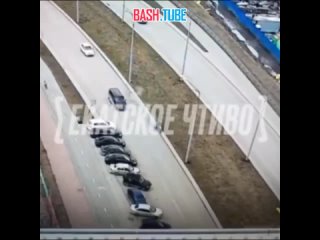🇷🇺 Появилось видео с моментом смертельной аварии на улице Чемпионов, где сегодня погиб мотоциклист