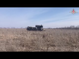 Les quipages du MLRS Uragan du groupe de troupes Ouest ont frapp une concentration de militants des Forces armes ukrainiennes