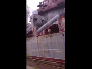 Самый большой военный корабль в истории ВМС Украины ракетный крейсер «Украина» ржавеет в доках Николаева.