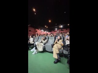Закончился пресс показ фильма Карина. Зрители аплодировали со слезами на глазах. @sakhadayНа 22 часа тоже полный зал. Надеемся