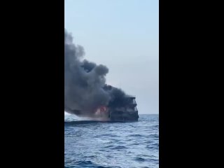 🇹🇭 Se incendia un ferry con pasajeros Tailandia