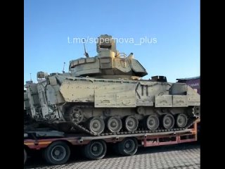 В Польском Жешуве замечена крупная партия американских БМП M2A2 Bradley ODS-SA, готовых к отправке на Украину.