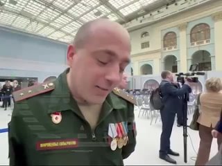 Военный, который уже стал мемом из-за забавного взгляда во время послания президента, рассказал, что уже посмеялся над этим.