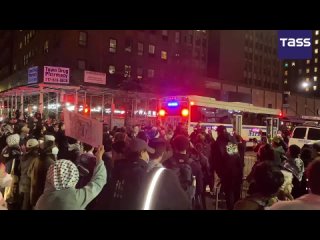 La Polica de Nueva York bloque todos los accesos a la Universidad de Columbia, donde se manifiestan estudiantes contra acci