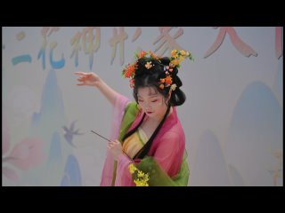 Более 100 любителей Ханфу собрались в Чанчуне, участвуя в проходящем мероприятии “Фестиваль Цветов”.