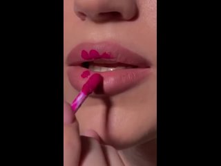Делаем нежный розовый макияж губ