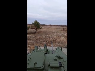 #СВО_Медиа #Военный_Осведомитель
Кадры полигонных стрельб немецкой БМП Marder 1A3 украинской армии из 20-мм автопушки Rheinmetal
