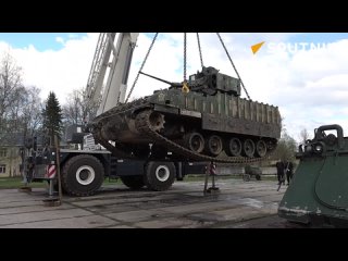 Кадры транспортировки трофейного танка Leopard на Поклонную гору в Москве