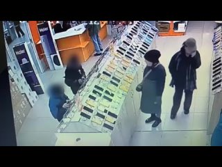 Сотрудниками уголовного розыска установлен подросток, подозреваемый в краже смартфонов из магазина