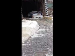 Река Кача затопила дорогу к нескольким СНТ в Емельяновском районе Красноярского края