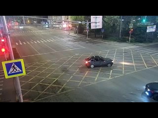 Ночью на пустой дороге в самом центре Краснодара столкнулись две легковушки