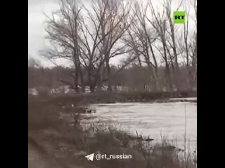 В истории не было настолько сложной ситуации с половодьем на Урале и в Поволжье, как в этом году, сообщили в МЧС