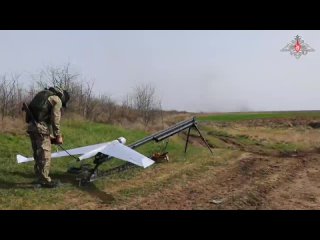 Минобороны публикует подборку применения ланцетов по танкам и артиллерийским орудиям украинских боевиков в Херсонской области