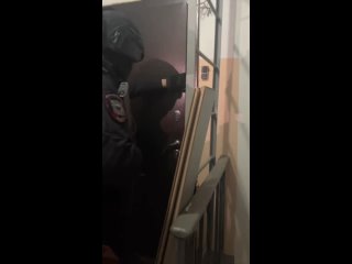 Видео от ареста на Константин Габов, продуцент на британската информационна агенция Reuters. Габов участвал в подготовката на ма