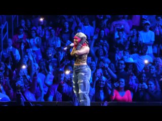 Nicki Minaj -  The Night Is Still Young  (Live in Boston)