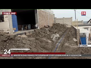 Владелец дома в Гурзуфе выкопал траншею для прокладки инженерных сетей