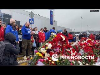 Активисты «Молодой Гвардии Единой России» и «Волонтерской Роты» организовали памятную акцию у здания