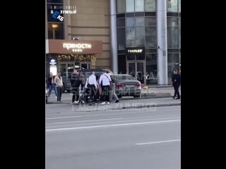 Возле клуба в центре Екатеринбурга произошла массовая драка