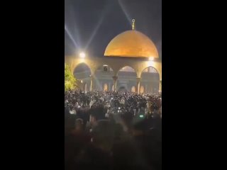 Палестинцы празднуют иранскую атаку на Израиль в мечети Аль-Акса