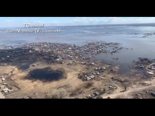 В Звериноголовском, где критический уровень паводка, дома уходят под воду.