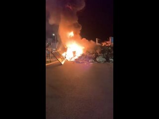 🇫🇷 In France, taxi drivers supported farmers and started blockading the centre of Paris