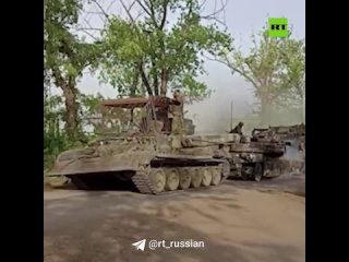 Российские военные отбуксировали уничтоженный ВС РФ танк M1 Abrams с Авдеевского направления зоны СВО