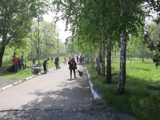 Жители города Комсомольское приняли участие во Всероссийском субботнике