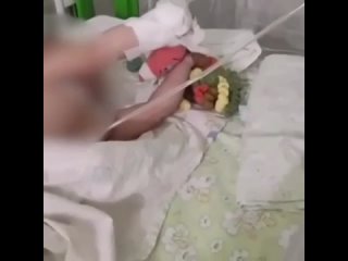 21-летняя медсестра пародировала тяжелобольных младенцев 
 
Девушка снимала больных малышей в столичной реанимации и публиковала