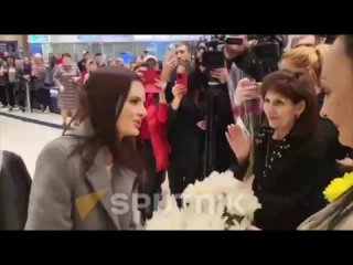 Евгению Гуцул встретили аплодисментами и цветами в аэропорту Кишинева
