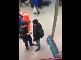 В Москве парень что-то не поделил с охранником