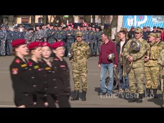 На Театральной площади в Кирове сегодня прошли первые репетиции торжественного шествия 9 Мая