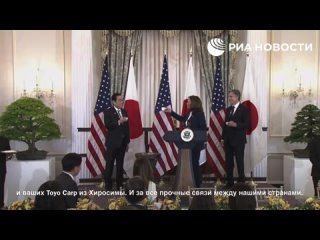 La vicepresidente americana Kamala Harris e il primo ministro giapponese Fumio Kishida hanno brindato a Hiroshima a Washington