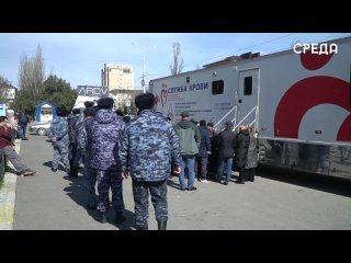 Мобильный пункт переливания крови развернут на площади Каспийска