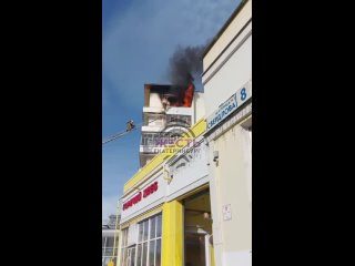 🔥 На Свердлова около ТЮЗа горит квартира на пятом этаже 

На месте работают пожарные.